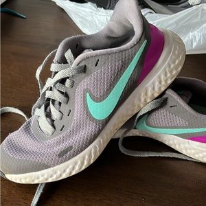 Nike shoes size 6 women